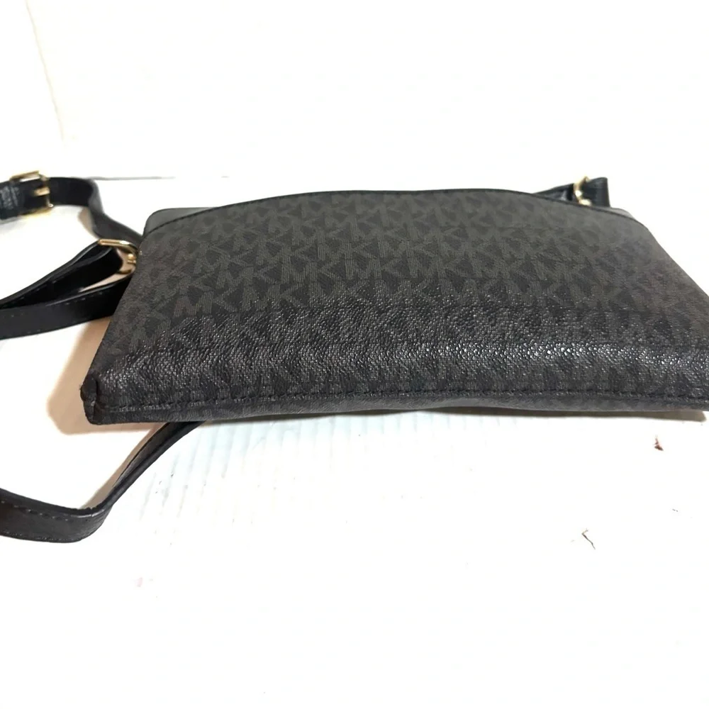 Michael Kors Elegant Black Crossbody Bag
